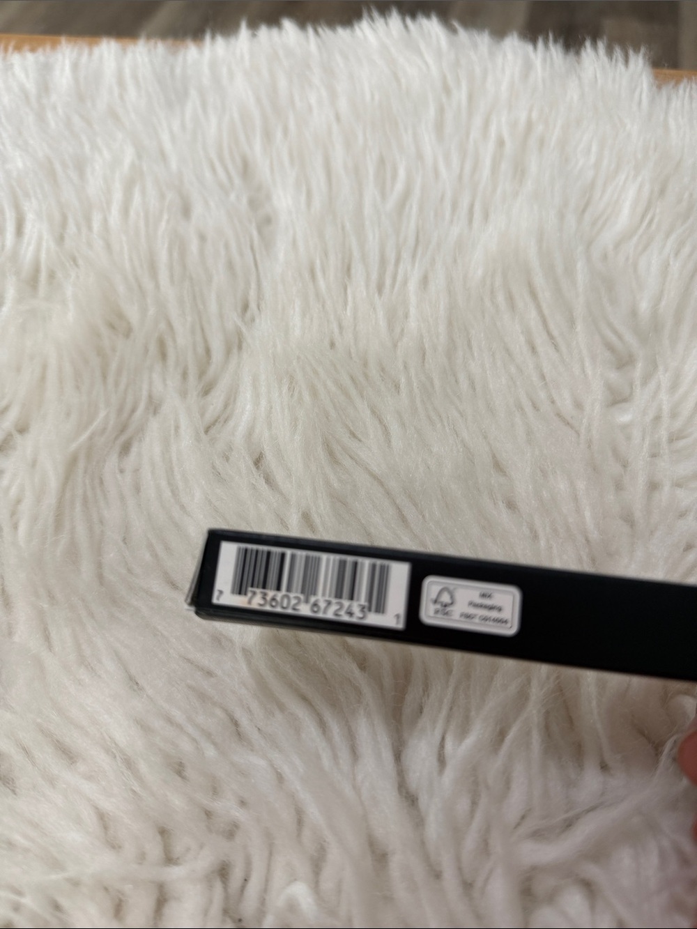 MAC Powder Kiss Velvet Blur Slim Stick Lipstick - White/Gold Text Packaging - Picture 2 of 5